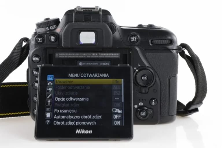 Lustrzanka w 2026: Przeżytek czy okazja? Decyzja zakupowa