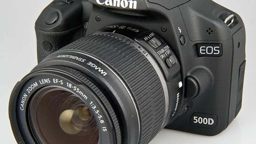 Canon EOS 500D: Czy warto kupić w 2026? Poradnik dla początkujących.