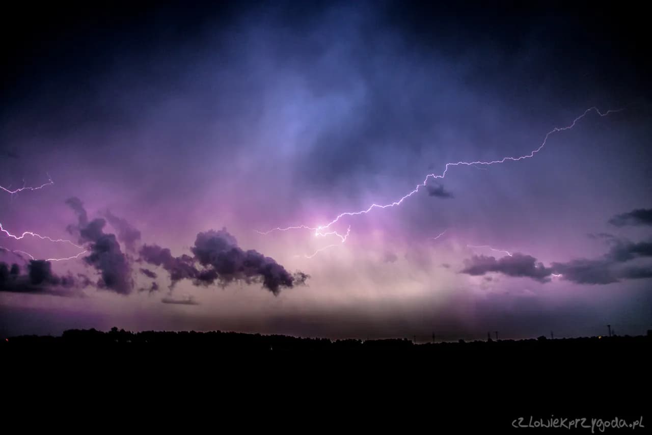 Łowca burz: Jak zrobić spektakularne zdjęcie błyskawicy?
